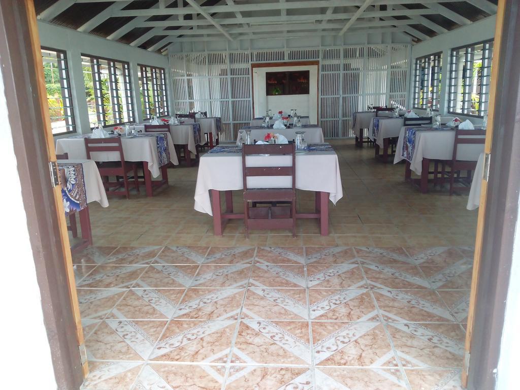 Vacations Beach Fale Hotel Manase ภายนอก รูปภาพ