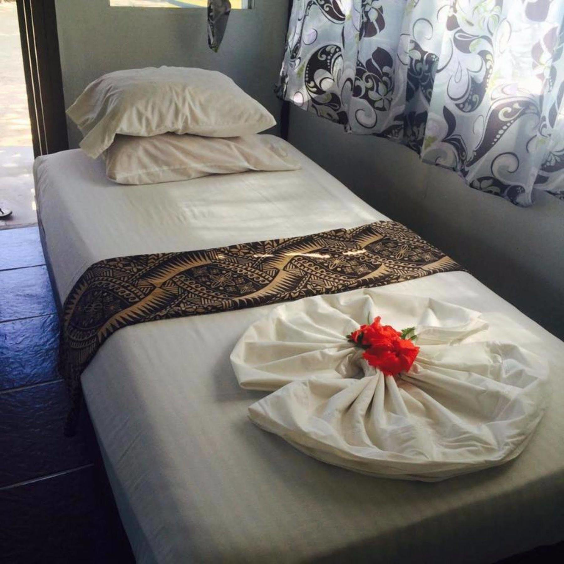 Vacations Beach Fale Hotel Manase ภายนอก รูปภาพ
