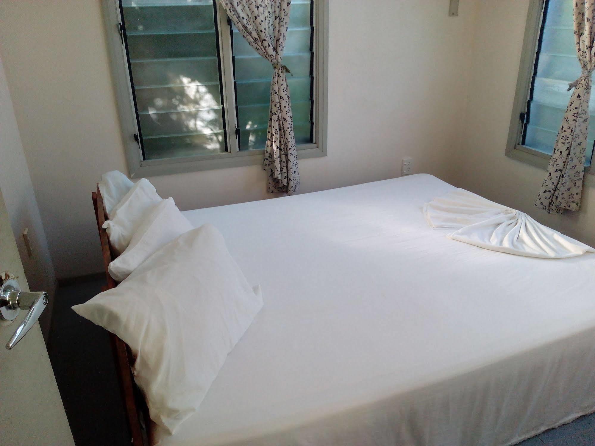 Vacations Beach Fale Hotel Manase ภายนอก รูปภาพ