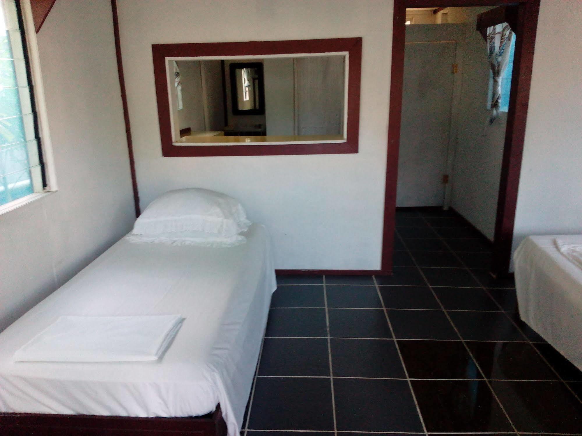 Vacations Beach Fale Hotel Manase ภายนอก รูปภาพ