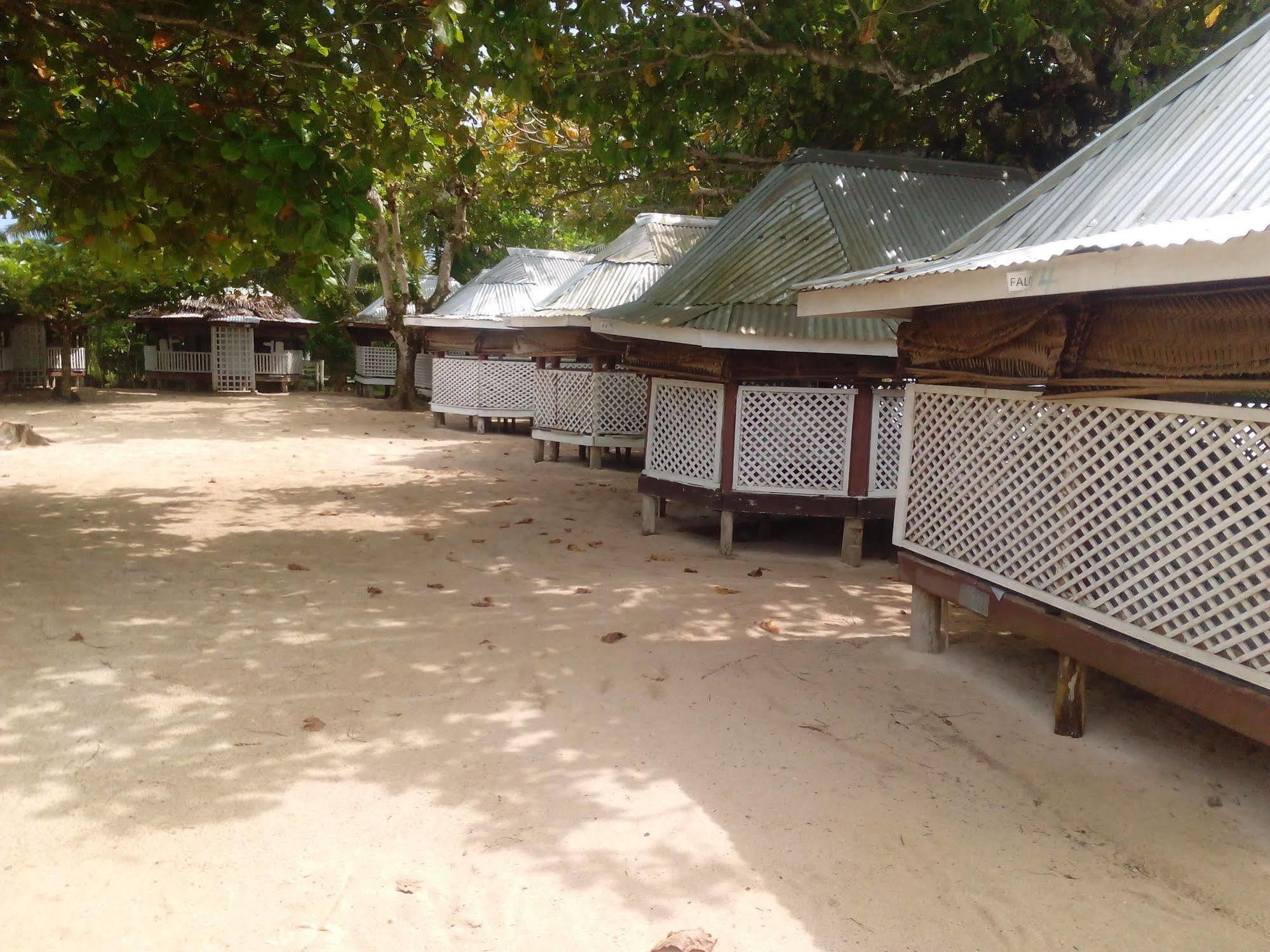 Vacations Beach Fale Hotel Manase ภายนอก รูปภาพ