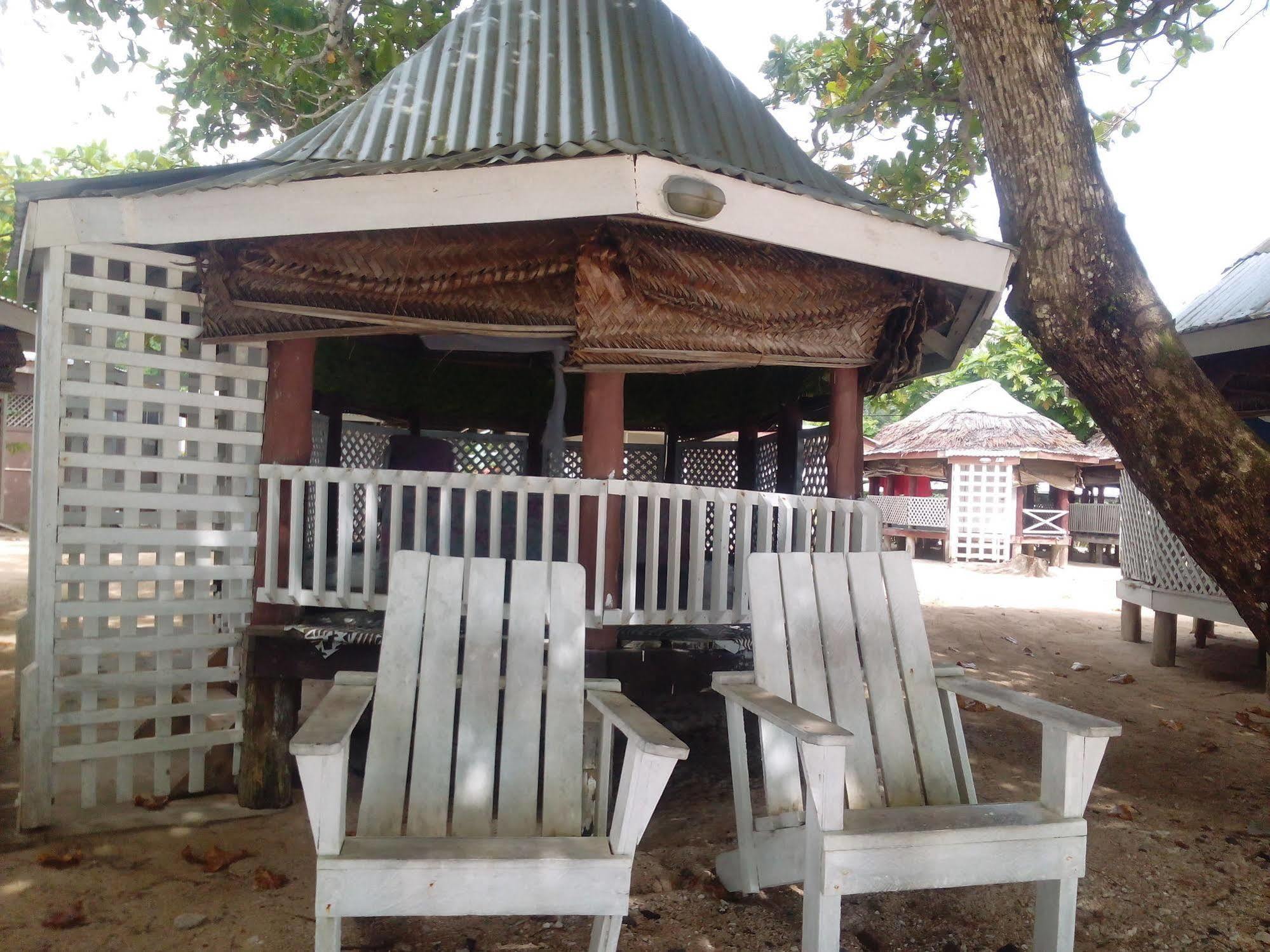 Vacations Beach Fale Hotel Manase ภายนอก รูปภาพ