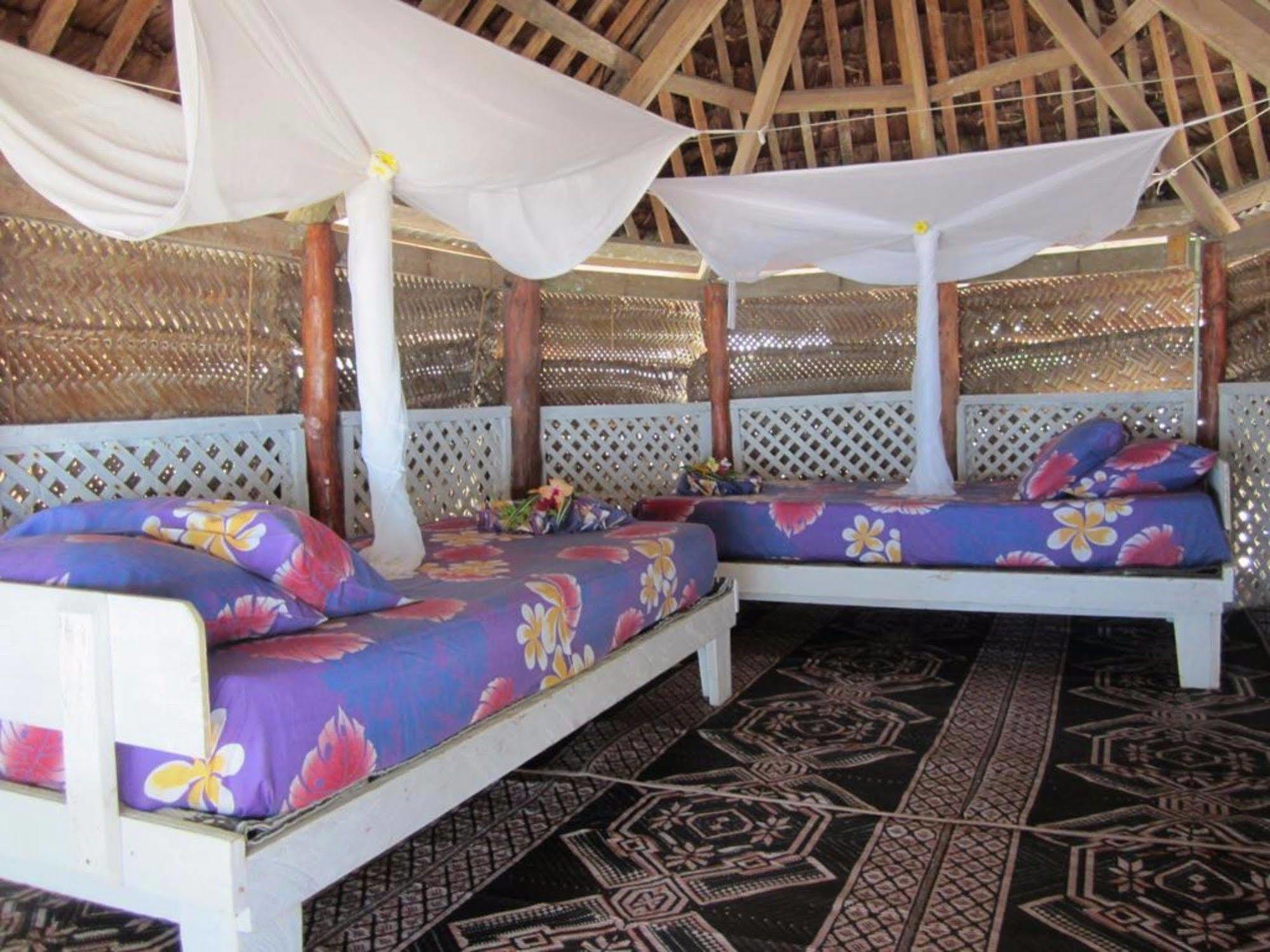 Vacations Beach Fale Hotel Manase ภายนอก รูปภาพ