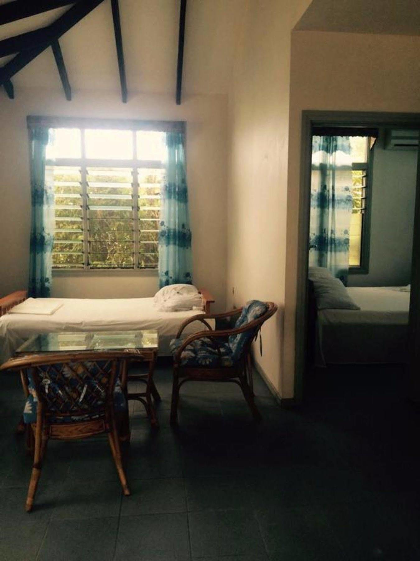 Vacations Beach Fale Hotel Manase ภายนอก รูปภาพ