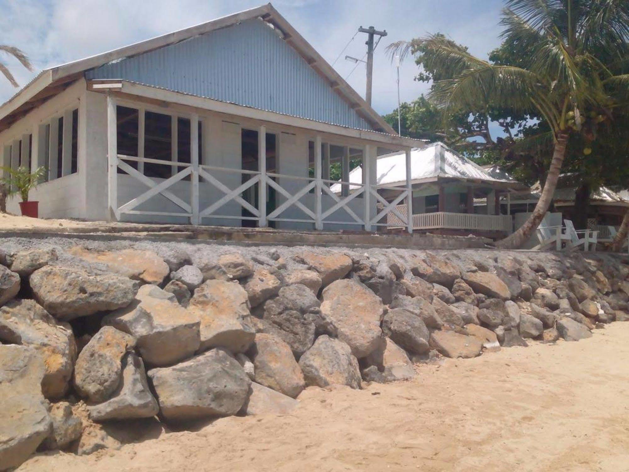Vacations Beach Fale Hotel Manase ภายนอก รูปภาพ
