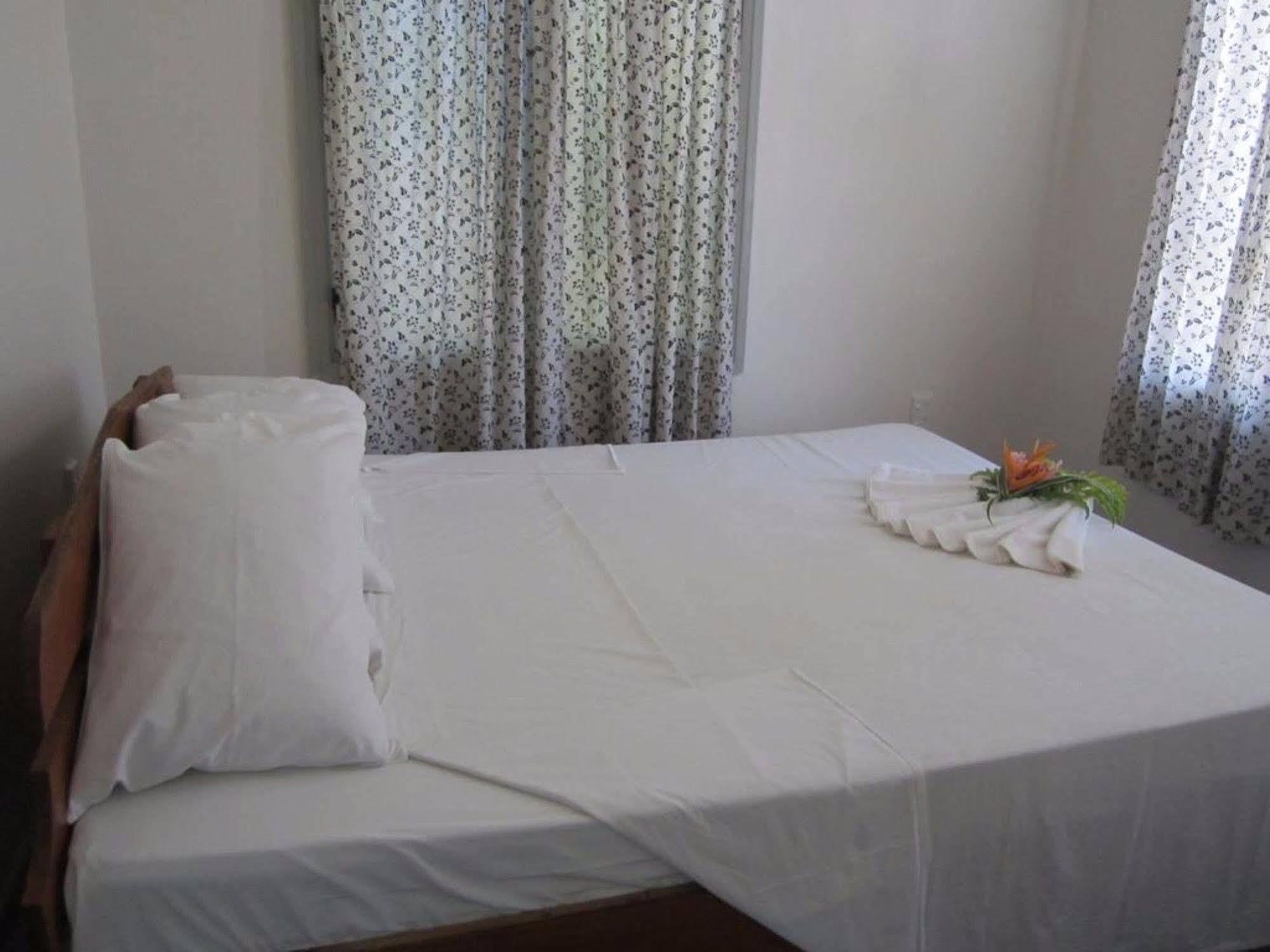 Vacations Beach Fale Hotel Manase ภายนอก รูปภาพ