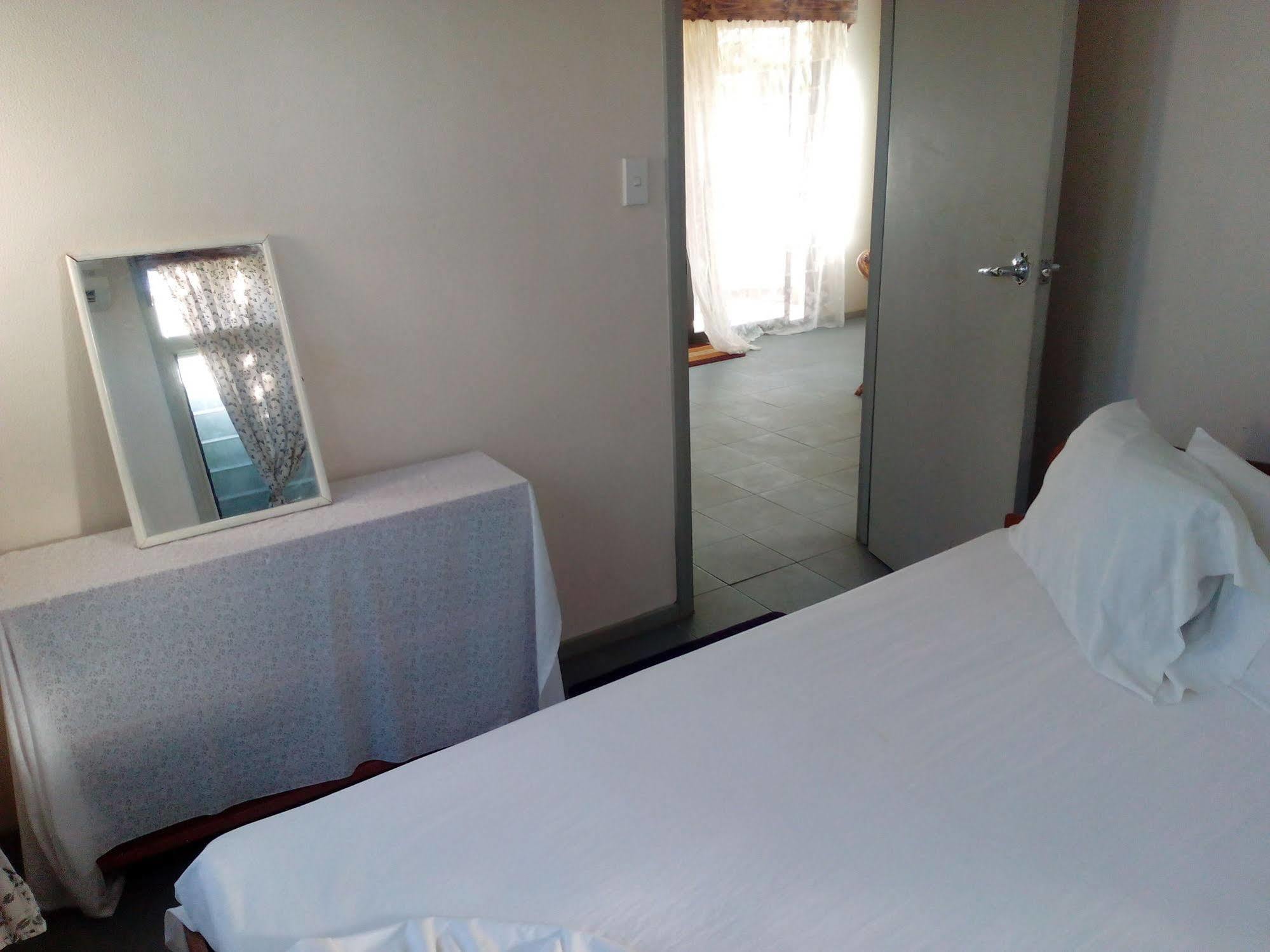 Vacations Beach Fale Hotel Manase ภายนอก รูปภาพ