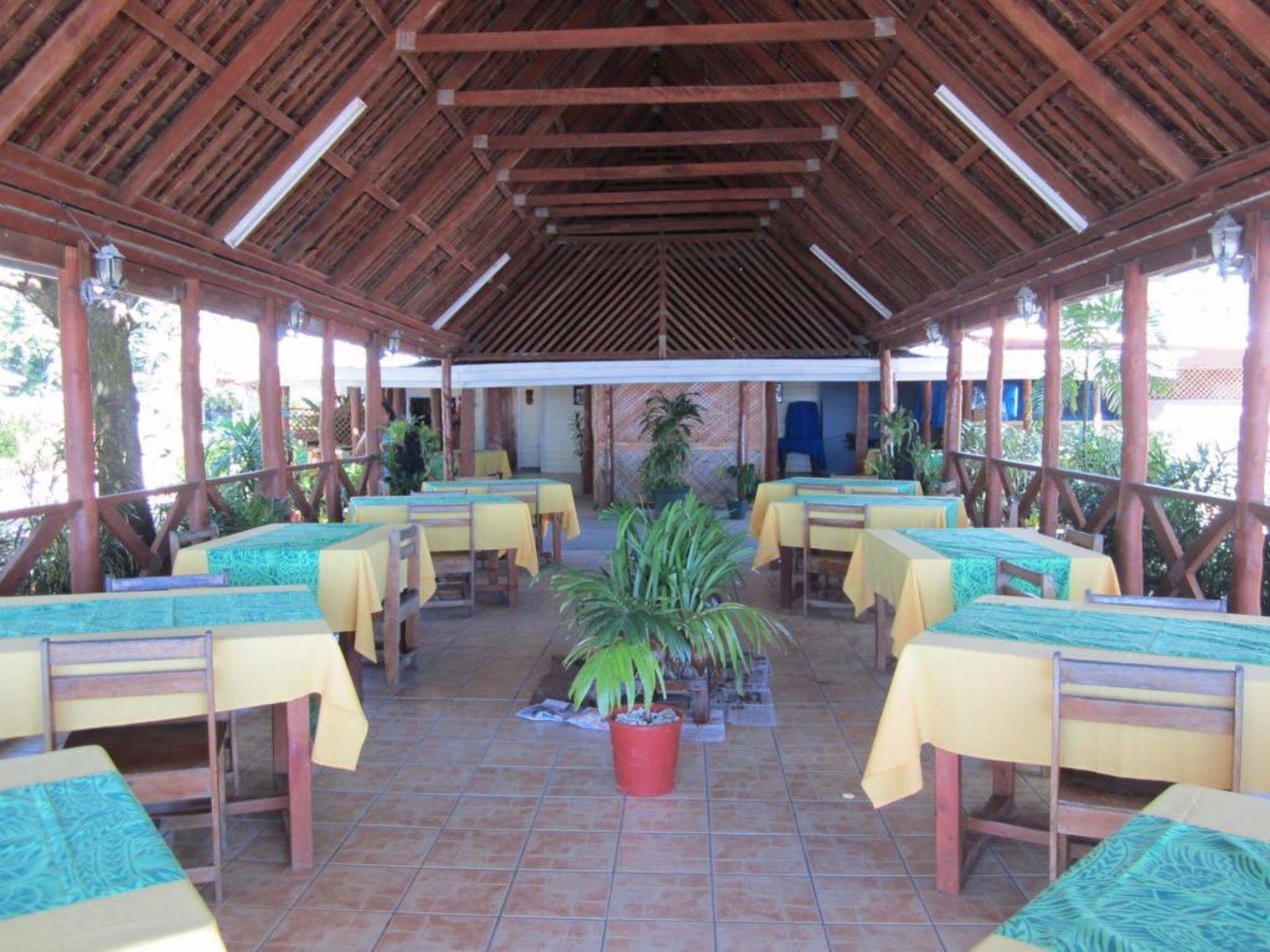 Vacations Beach Fale Hotel Manase ภายนอก รูปภาพ